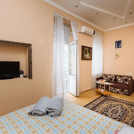 Apartments On Teatralna 26 Lviv Ngoại thất bức ảnh