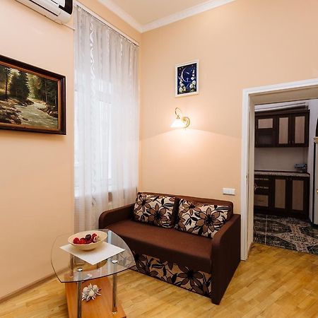 Apartments On Teatralna 26 Lviv Ngoại thất bức ảnh
